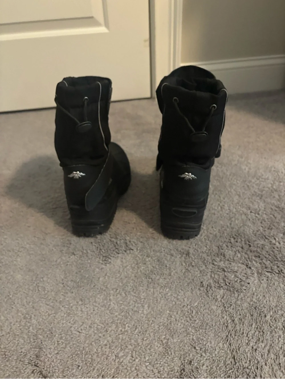 Tundra durable black